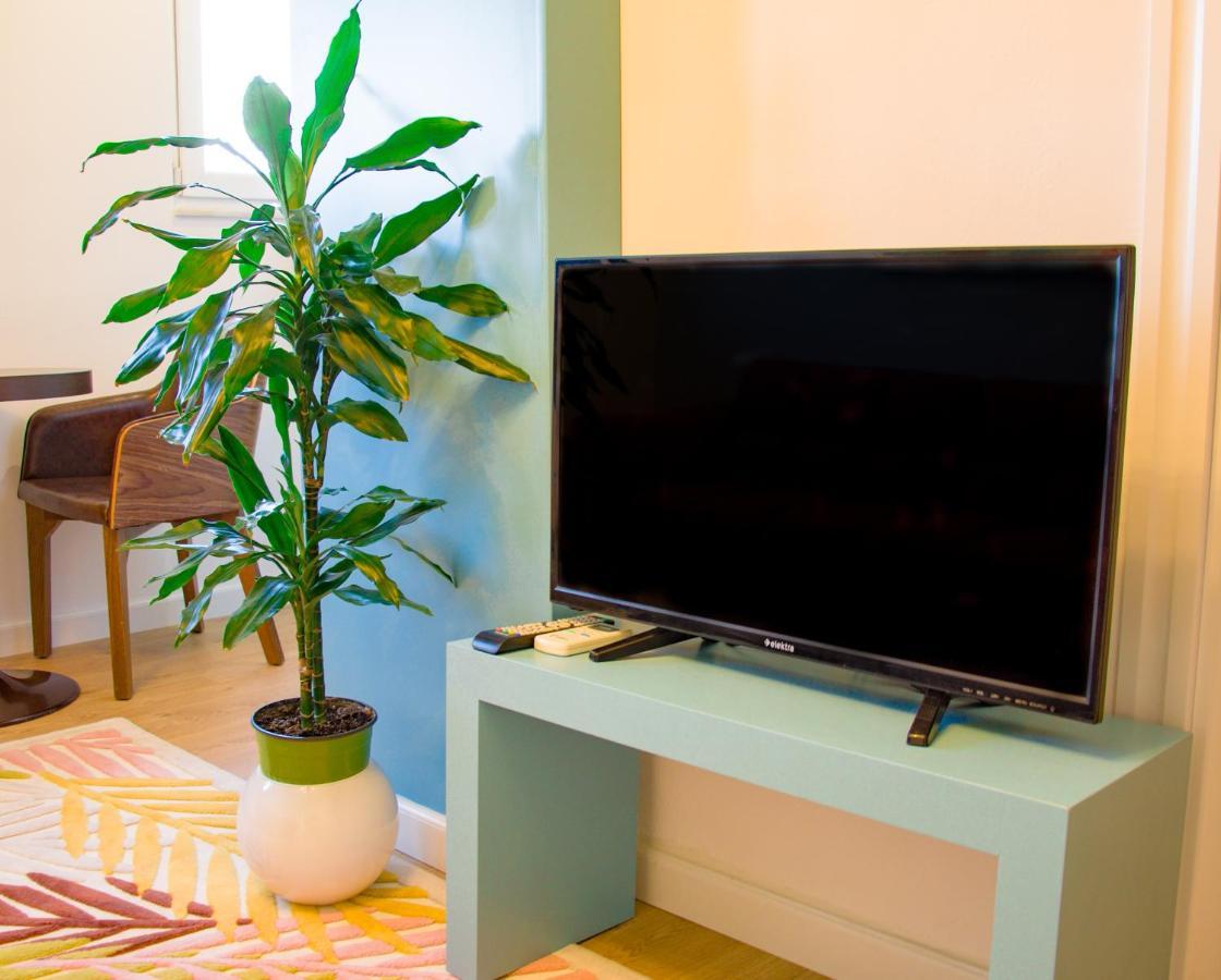 Bright Apartment Close To City Center Тирана Екстер'єр фото